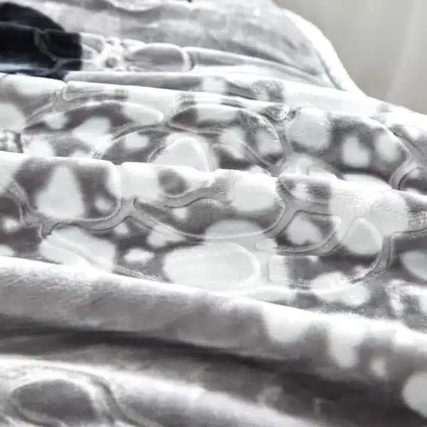 Romantic 6KG Double PLY Blanket | Hearts | Cosy reversible blanket ideal for couples and perfect gift choice in the UK