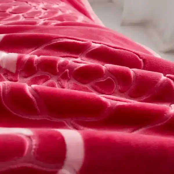 La Rosa 6KG Double PLY Blanket | Floral Pattern | Reversible rose design soft blanket perfect for elegant British bedrooms