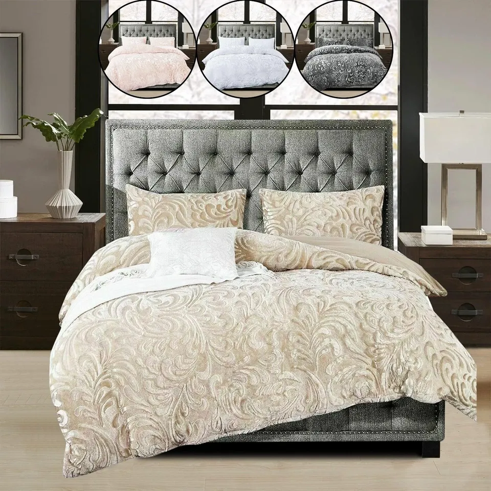 Experience the ultimate in warmth and comfort with our luxurious Teddy Fleece Duvet Cover Set. Incredibly soft and plush, this cosy bedding is like receiving a warm hug every night. Perfect for chilly evenings, it includes a duvet cover and matching pillowcases. Enjoy free UK delivery from Rugstars UK.