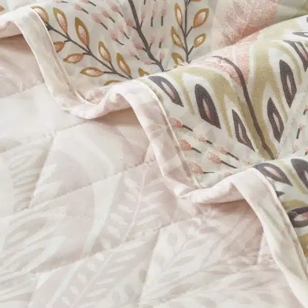 Jasmine Pink Patchwork Quilted Bedspread Set UK 3 Piece Floral Patchwork Single Double King Rugstars UK 3