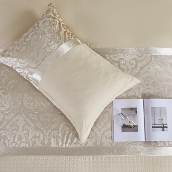 Beige jacquard velvet bedding fabric detail for Infinity duvet set