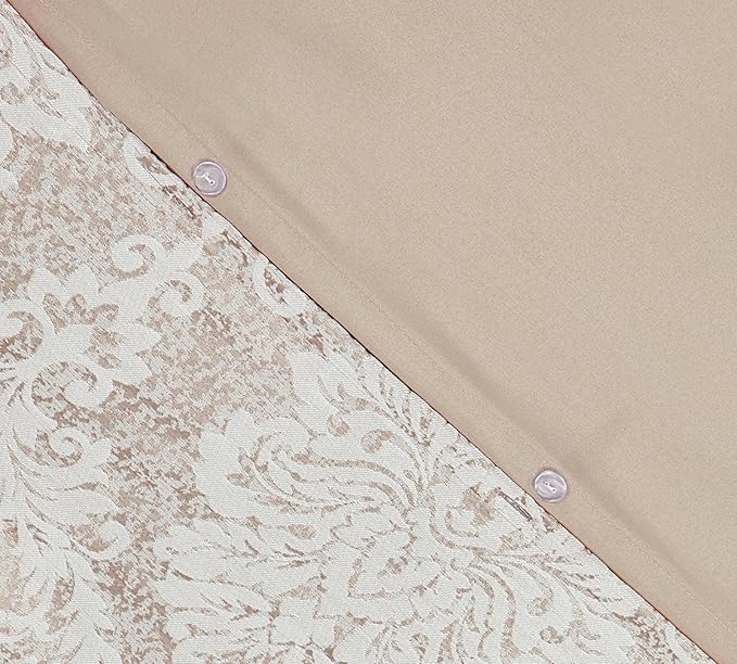 Charm jacquard duvet set with decorative damask design and pillowcases