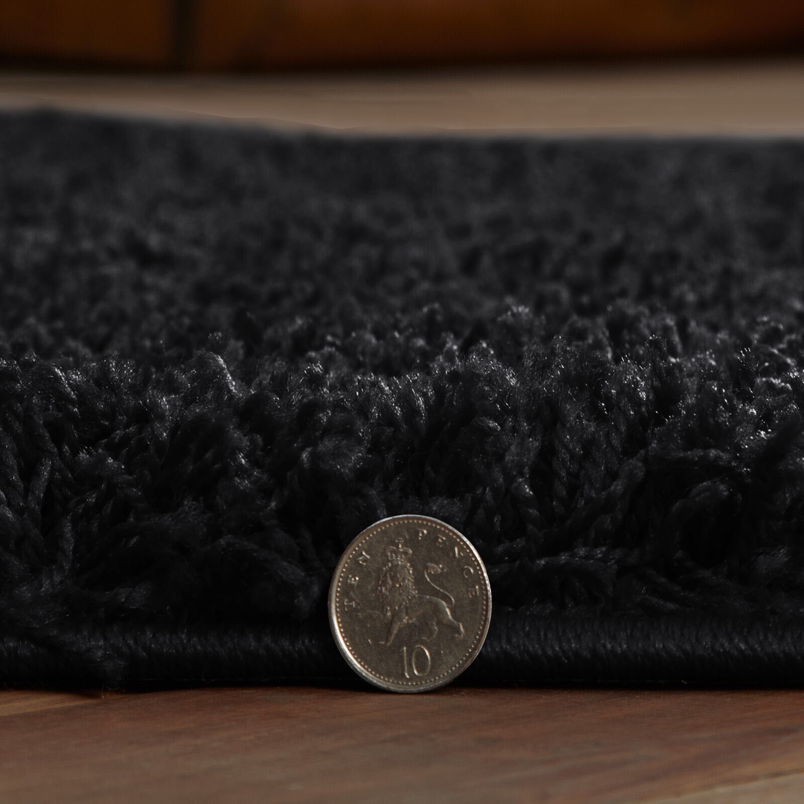 Black Verona Thick Shaggy Rug close up of the pile Rugstars UK