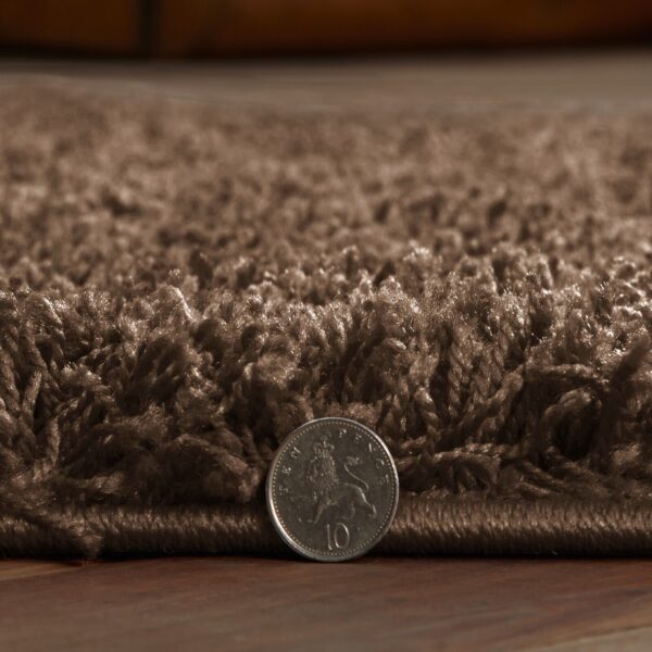 Coffee Verona Thick Shaggy Rug close up of the pile Rugstars UK