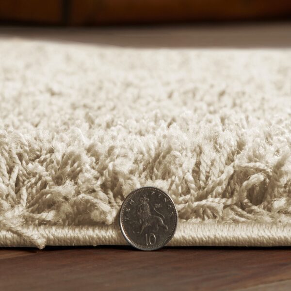 Cream Verona Thick Shaggy Rug close up of the pile Rugstars UK