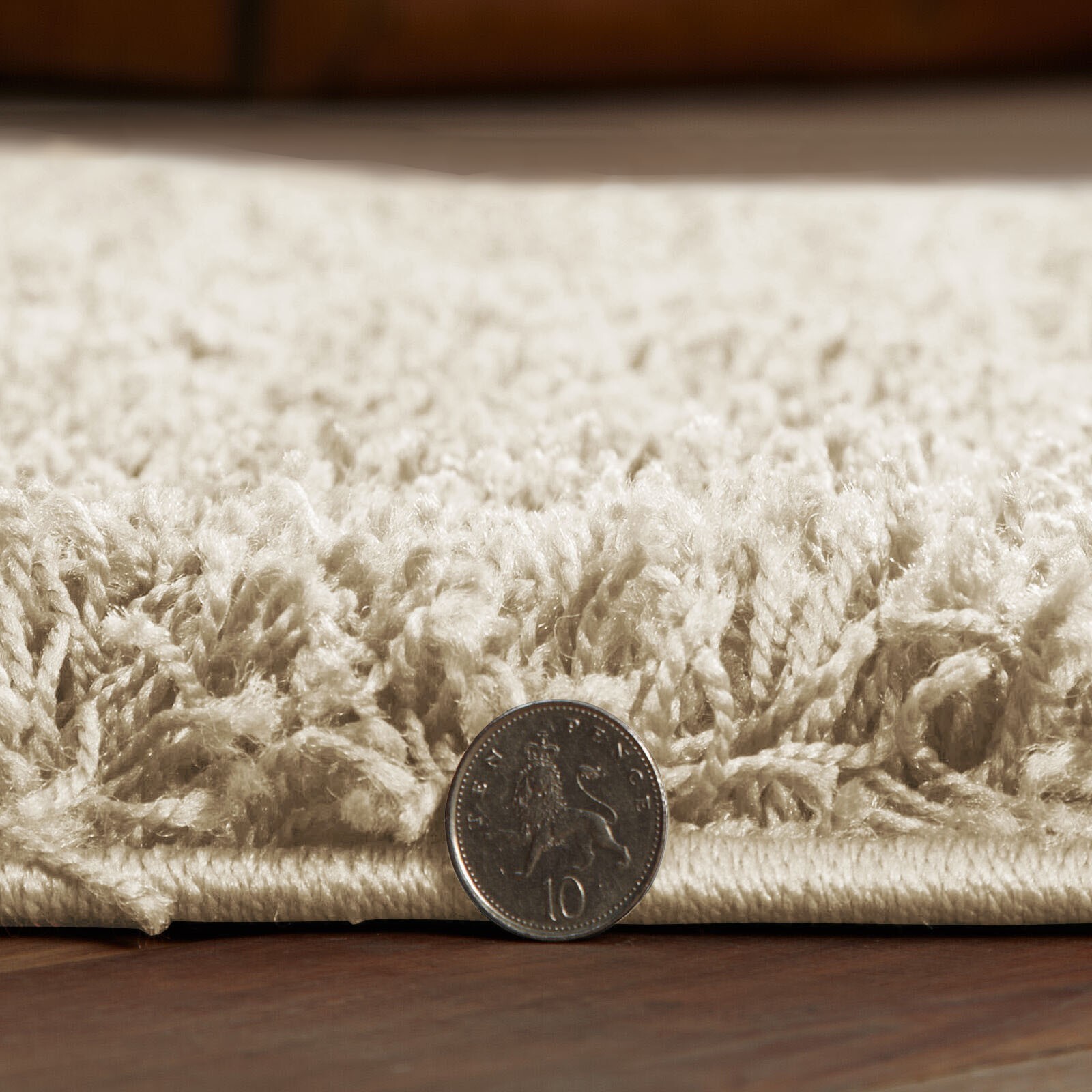 Cream Verona Thick Shaggy Rug close up of the pile Rugstars UK