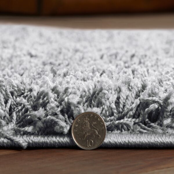 Light Grey Verona Thick Shaggy Rug close up of the pile Rugstars UK