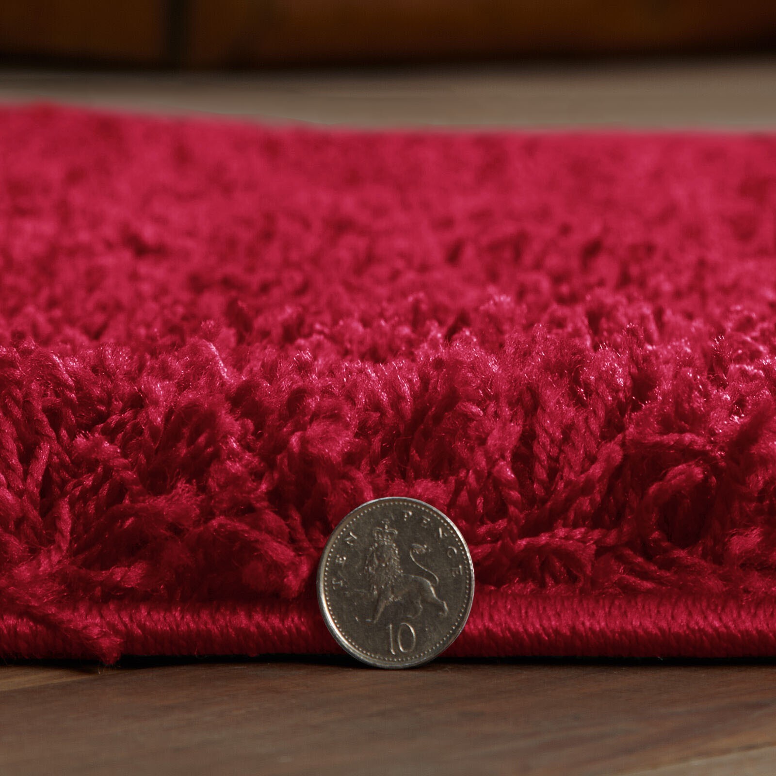 Red Verona Thick Shaggy Rug close up of the pile Rugstars UK
